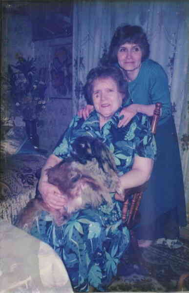 Фотография внучки В. А. Крылова - Н. С. Рачковой с дочкой - Т. Рачковой.