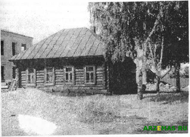 Вторая Водоватовская церковно-приходская школа, построена в 1893 году, сломана в 1967 году.
