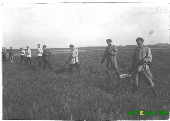 Покос сена в колхозе им Чкалова (с Выездное Арзамасского района) 1942 г