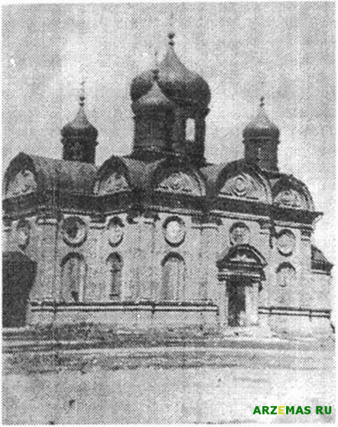 Летняя церковь была построена в 1903-1916 гг.