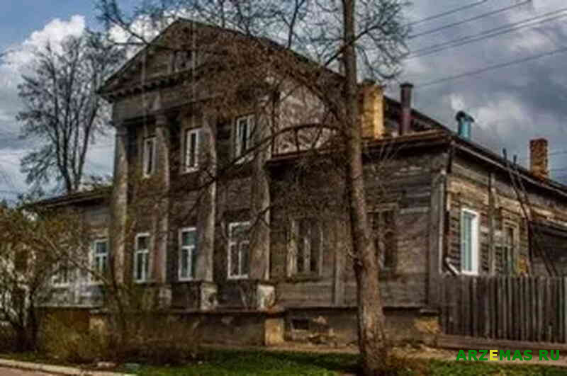 Принадлежащий дом Николаю Ивановичу Николаеву в 1880 1902 годах на улице Верхней Набережной