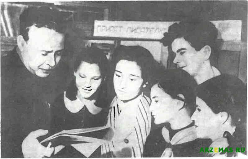 А Гайдар среди своих читателей 1940