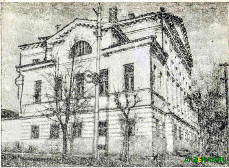 Фото С.А. Яворского. Жилой дом на ул. Коммунистов, № 2. Конец XVIII — начало XIX в.