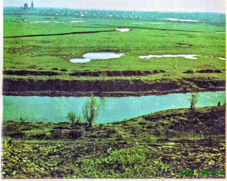 Фото С.А. Яворского. Вид с набережной на долину реки Теши