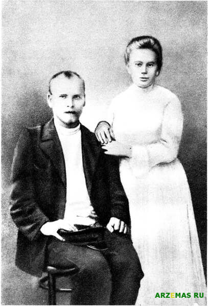 Петр Исидорович и Наталия Аркадьевна Голиковы — отец и мать Аркадия Гайдара