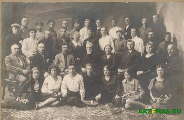 Ученики и преподаватели школы № 1 6 июня 1929 г Фото Сажин Л