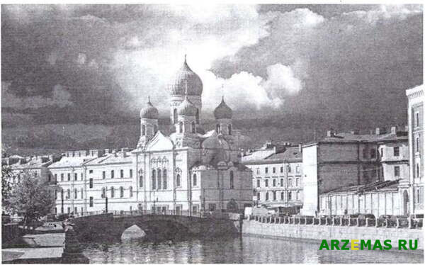 Свято-Исидорская церковь в С.Петербурге, первоначальное место упокоения митрополита Палладия.