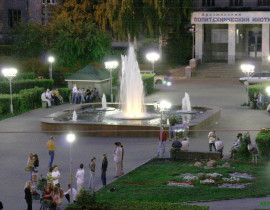 Вечерний арзамасский фонтан. Фото Д. Начаркина