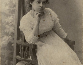 Фото Н.Н. Сажина, Муром. ВХ-86-24 Портрет неизвестной девушки в кружевном платье. 1905-1910