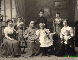 Фото Н.Н. Сажина, Муром. Групповой портрет семьи Зощенко
