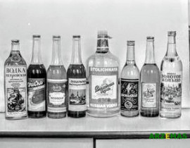Коллекция водок из восьми бутылок АЛВЗ.jpg