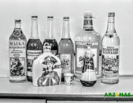 Коллекция водок из семи бутылок АЛВЗ.jpg