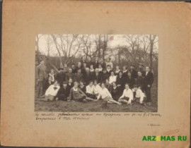 фотограф Л. Сажин. Преподаватели и учащиеся. 1925 г..jpg